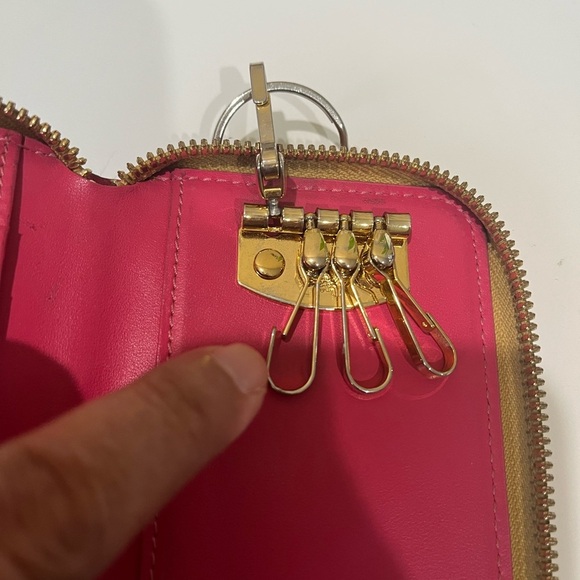 MCM GOLD KEY HOLDER WALLET - Picture 13 of 16